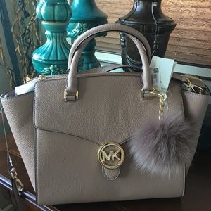 Michael Kors VANNA Large Leather Satchel (Fawn)